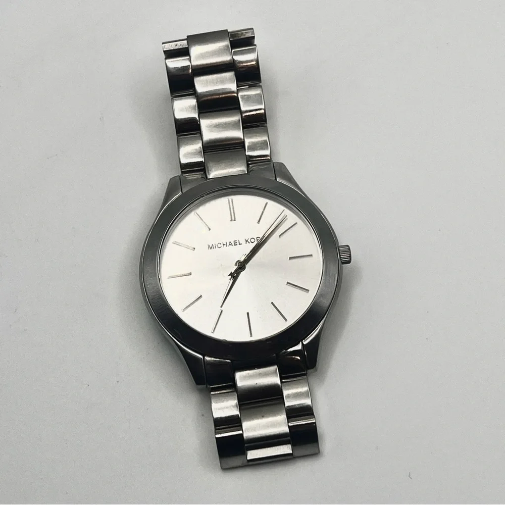 Michael Kors Runway Slim Watch Silver Unisex 40mm case 7" Wrist New Battery - Picture 9 of 10